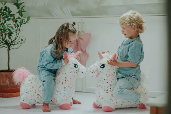 KREA Hoppe- og Sprett Enhjørning med Hvit Manke