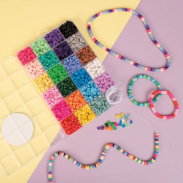Heishi-perler i oppbevaringsboks